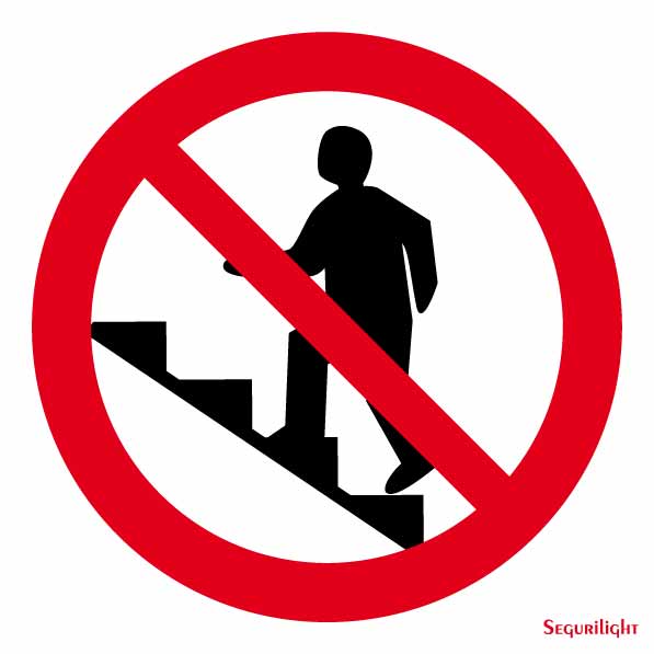 Señal prohibido el acceso a la escalera