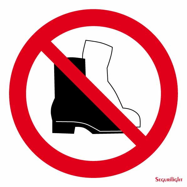 Señal Prohibido calzado con herrajes
